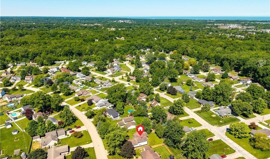 536 Fieldstone Dr, Amherst, OH 44001 - 4 Beds, 2 Bath