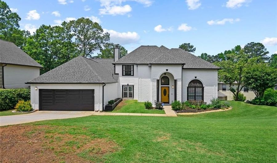 11130 TOURAINE Ct, Alpharetta, GA 30022 - 5 Beds, 3 Bath