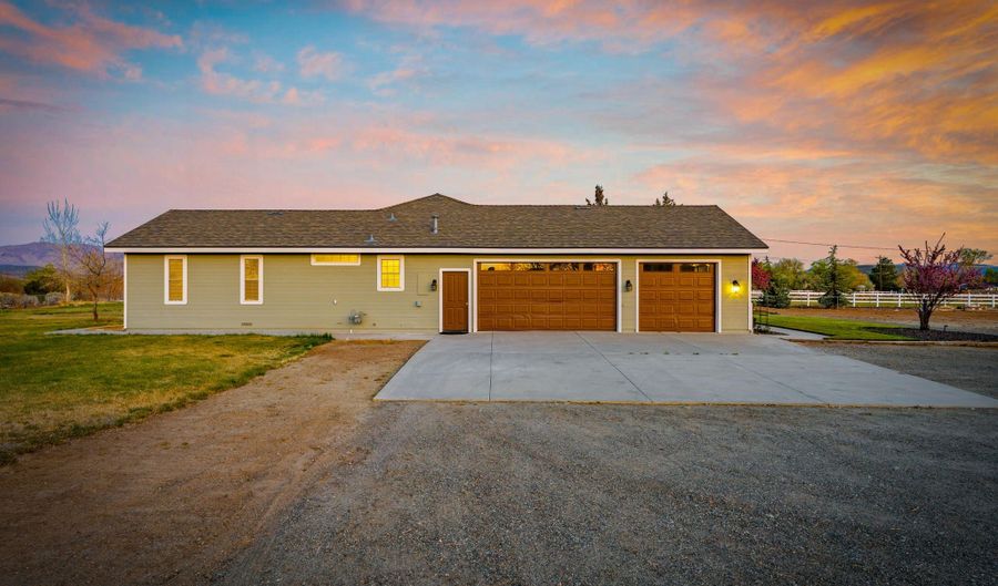 969 Riverview Dr, Gardnerville, NV 89460 - 3 Beds, 2 Bath