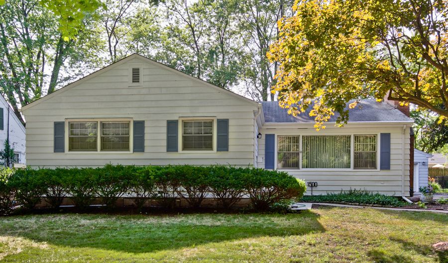 1500 WILLOW St, Lake Forest, IL 60045 - 3 Beds, 2 Bath