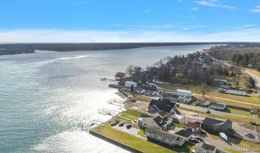 9287 N River Rd 1 #2 & #3, Algonac, MI 48001 - 3 Beds, 3 Bath