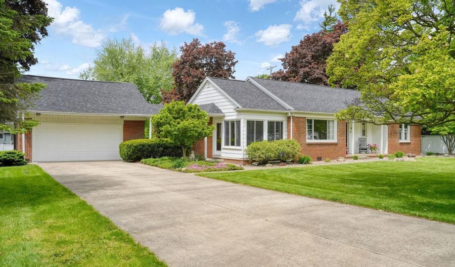 425 W Oregon Rd St, Adrian, MI 49221 - 3 Beds, 2 Bath