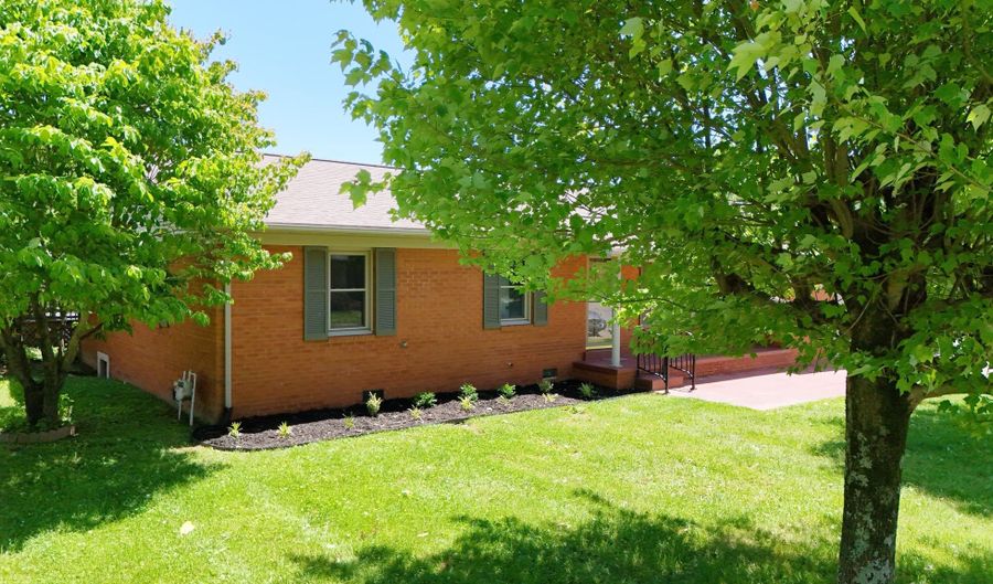 320 S Allison Ave, Barbourville, KY 40906 - 3 Beds, 3 Bath