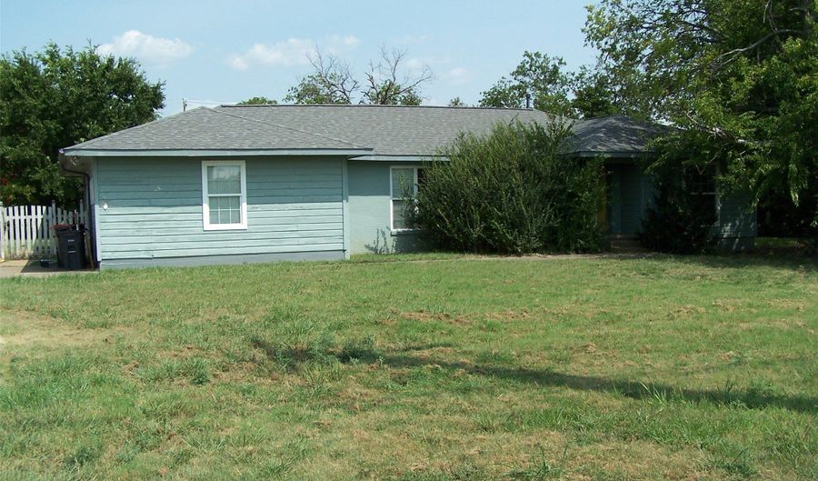 802 N Powell Pkwy, Anna, TX 75409 - 5 Beds, 2 Bath