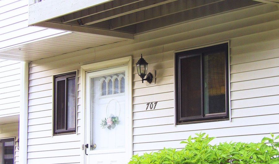707 Timber Ln 707, Canton, CT 06019 - 2 Beds, 3 Bath