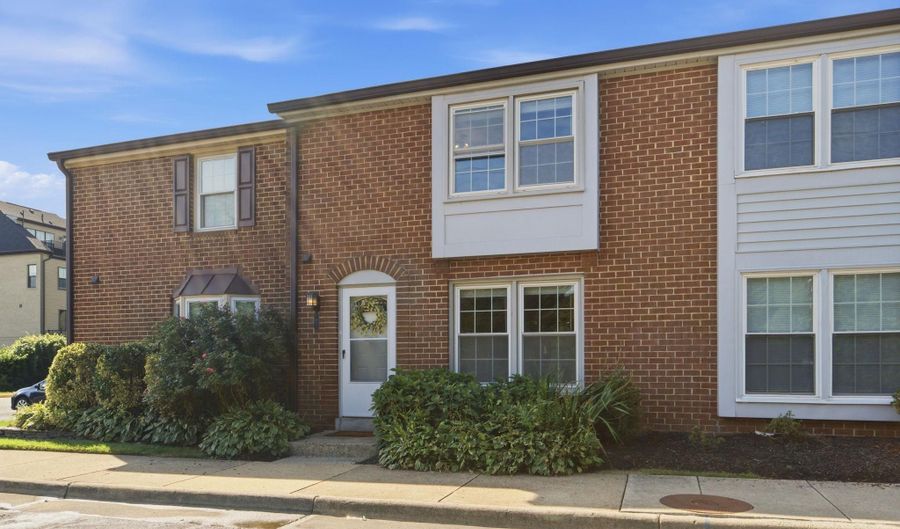 5603 INDEPENDENCE Cir, Alexandria, VA 22312 - 2 Beds, 3 Bath