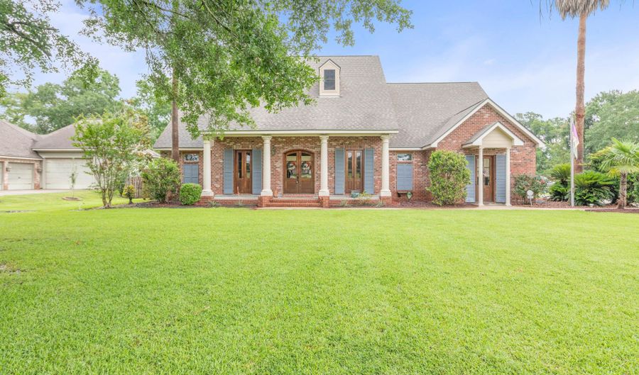 2073-2075 Main Hwy, Arnaudville, LA 70512 - 4 Beds, 4 Bath