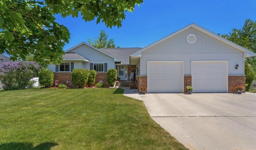 613 Island View Dr, Alpena, MI 49707 - 5 Beds, 4 Bath