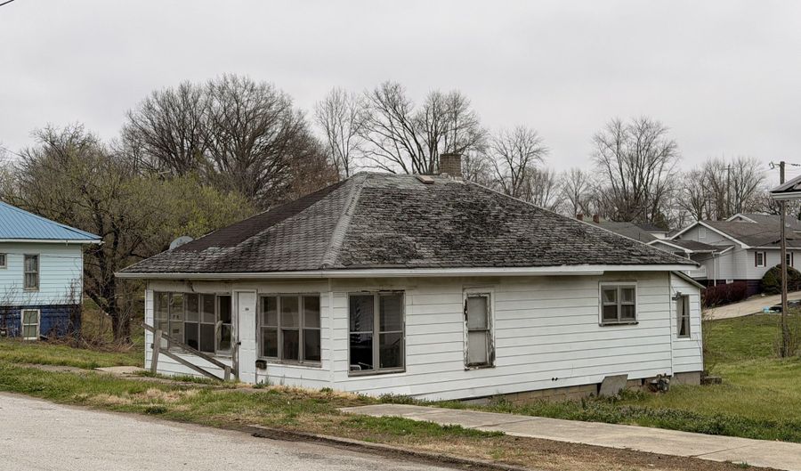 1004 N Washington St, Bicknell, IN 47512 - 2 Beds, 1 Bath