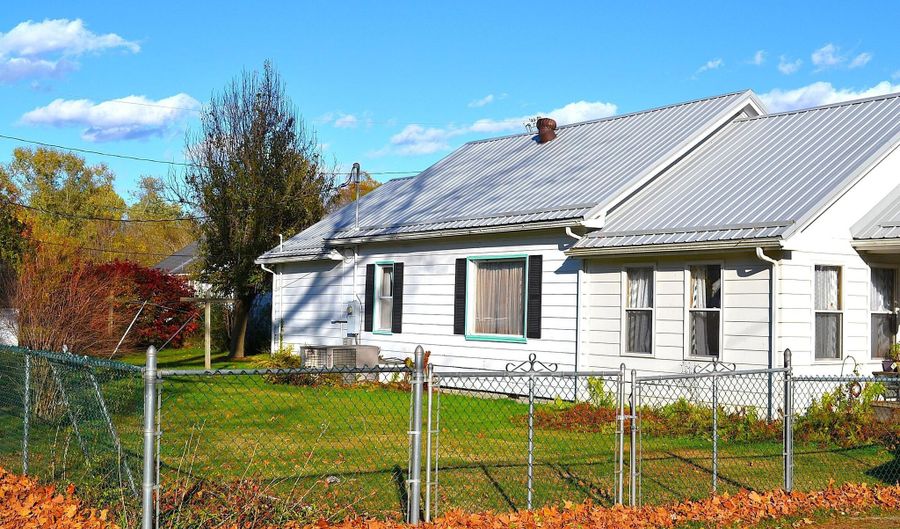 1436 Glen Ray Rd, Alderson, WV 24910 - 1 Beds, 1 Bath