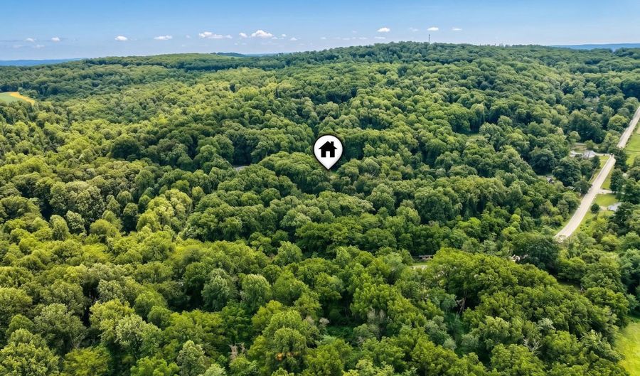 7714 PARADISE Hts, Abbottstown, PA 17301 - 4 Beds, 4 Bath