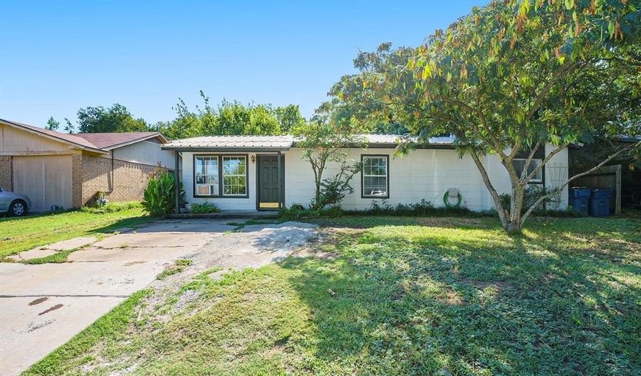 716 N Cummings Dr, Alvarado, TX 76009 - 3 Beds, 1 Bath
