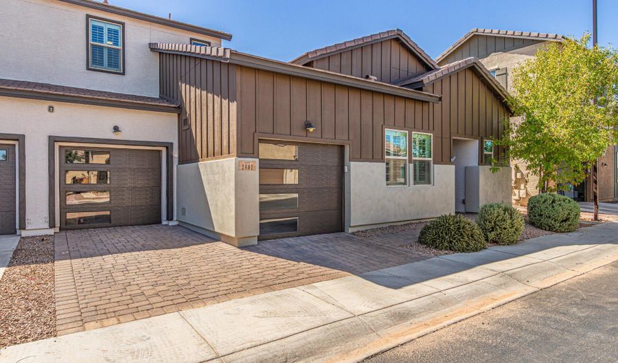 1881 E LANTANA Dr, Chandler, AZ 85286 - 3 Beds, 3 Bath