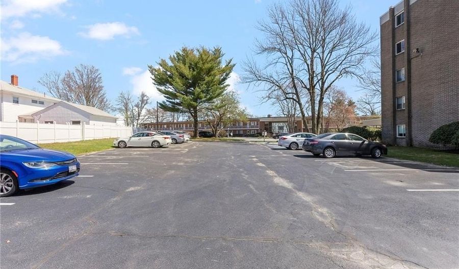 200 Hoffman Ave 505, Cranston, RI 02920 - 3 Beds, 2 Bath