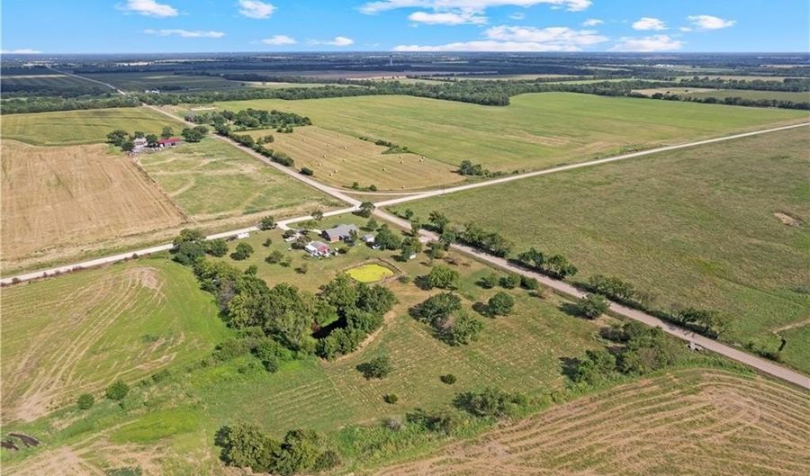 16002 Lyon Rd, Altamont, KS 67330 - 4 Beds, 4 Bath
