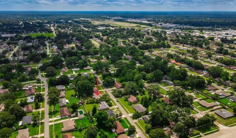 9525 Redwood Dr, Baton Rouge, LA 70814 - 3 Beds, 2 Bath