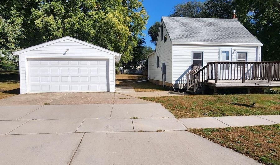 312 S 1st Ave, Brandon, SD 57005 - 2 Beds, 2 Bath