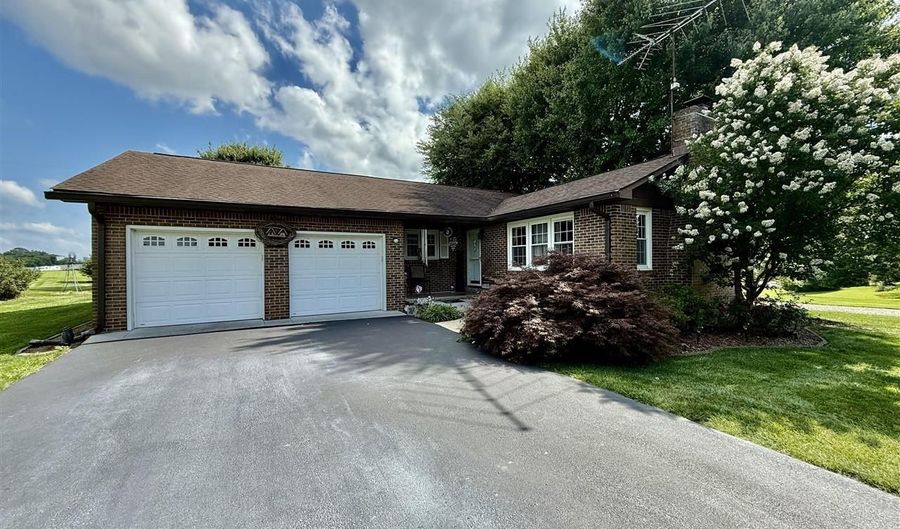 363 W G Talley Rd, Alvaton, KY 42122 - 3 Beds, 2 Bath
