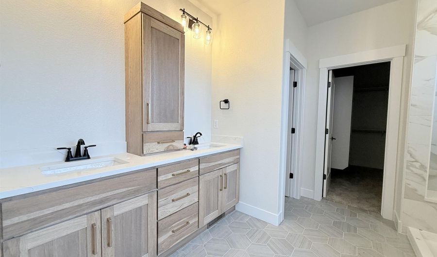 RICH STRIKE CT, Cheyenne, WY 82009 - 3 Beds, 2 Bath