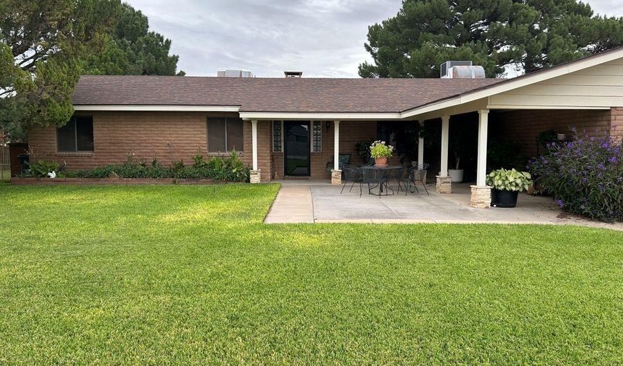 502 Farris St, Carlsbad, NM 88220 - 3 Beds, 3 Bath