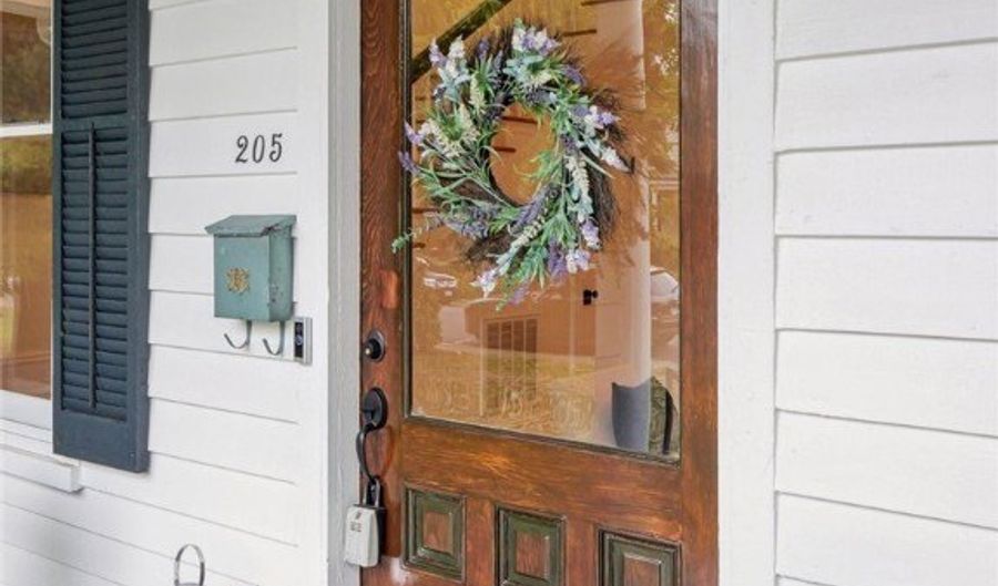 205 Henry Clay Rd, Ashland, VA 23005 - 4 Beds, 5 Bath