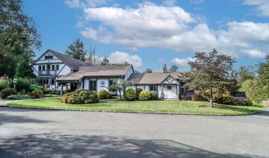 70 Obtuse Hill Rd, Brookfield, CT 06804 - 5 Beds, 5 Bath