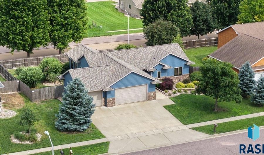 212 S Augusta Ave, Brandon, SD 57005 - 4 Beds, 3 Bath