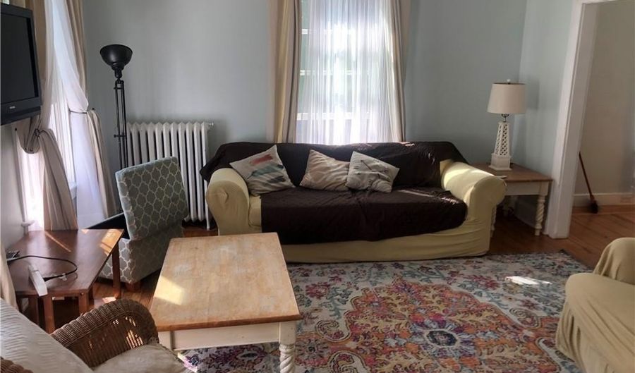30 Simmons St, Newport, RI 02840 - 3 Beds, 2 Bath
