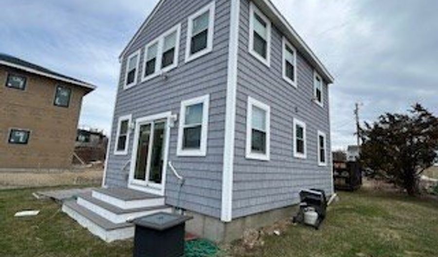 6 Arnold St, Jamestown, RI 02835 - 2 Beds, 2 Bath