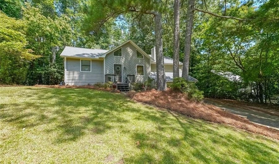 1046 SUMMER HILL Ct NW, Acworth, GA 30102 - 3 Beds, 2 Bath