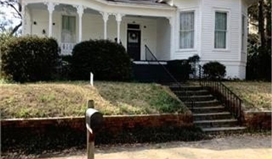305 E Church St, Americus, GA 31709 - 2 Beds, 2 Bath