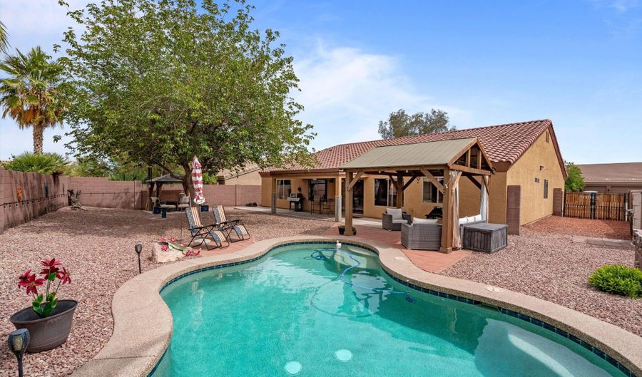 566 W COBBLESTONE Ct, Casa Grande, AZ 85122 - 4 Beds, 2 Bath