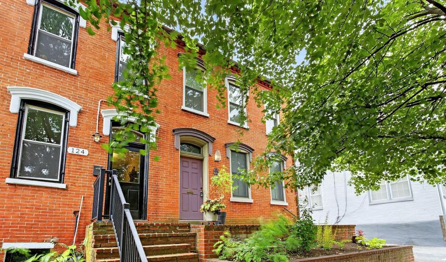 126 N CHARLOTTE St, Lancaster, PA 17603 - 3 Beds, 3 Bath