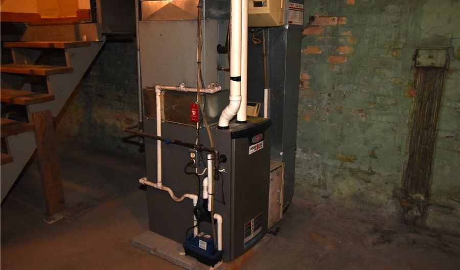 314 Pine St, Ambridge, PA 15003 - 3 Beds, 2 Bath