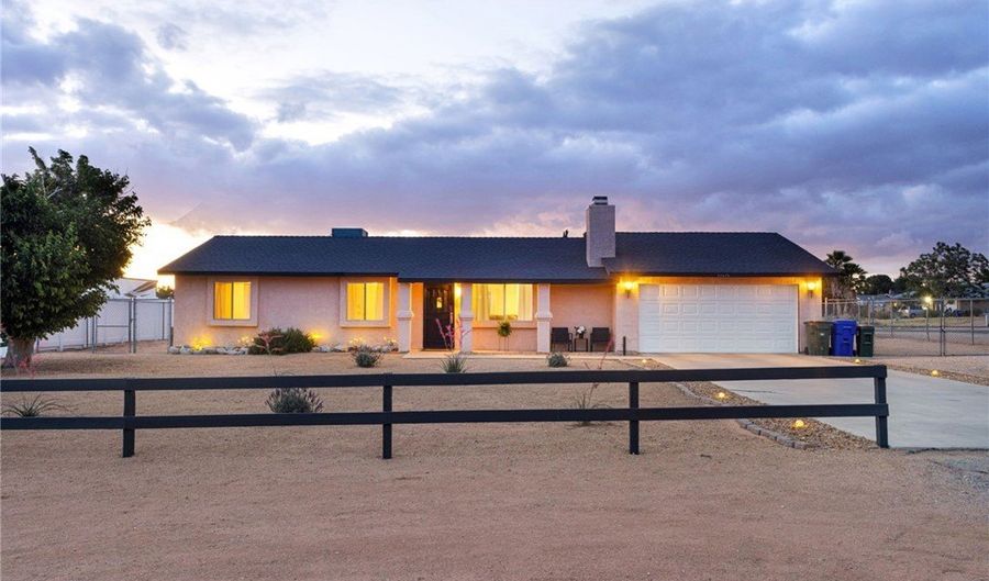 22672 El Centro Rd, Apple Valley, CA 92307 - 3 Beds, 2 Bath