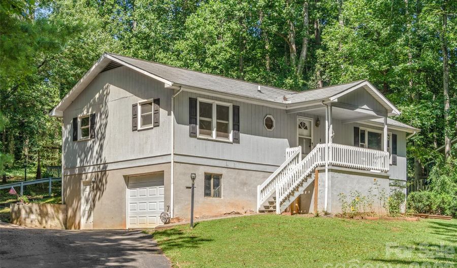 33 Baker Dr, Asheville, NC 28806 - 2 Beds, 2 Bath