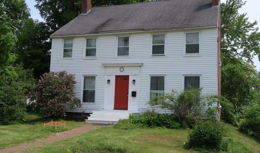 7 Elm St, Augusta, ME 04330 - 4 Beds, 2 Bath