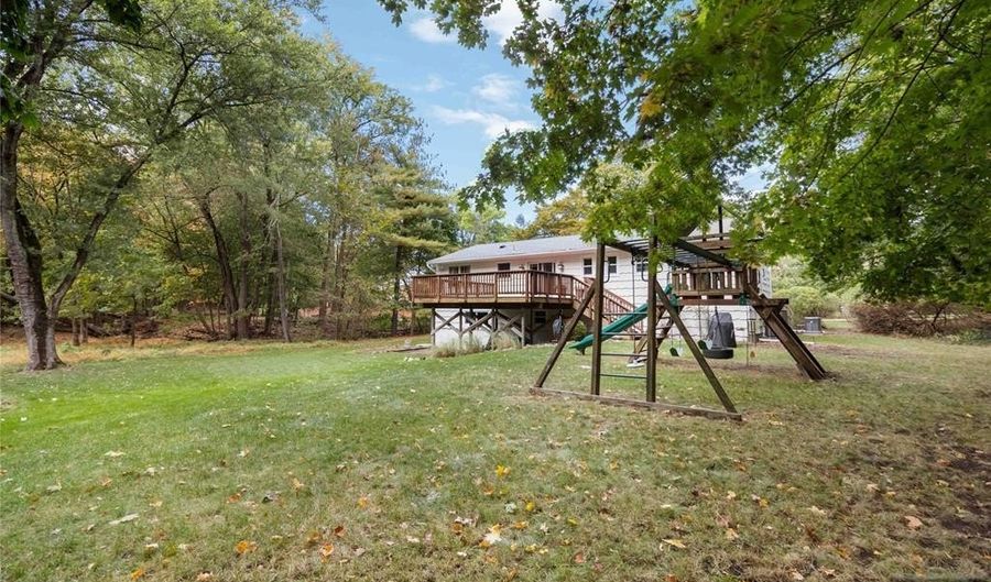 45 W Orchard St, Allendale, NJ 07401 - 3 Beds, 2 Bath