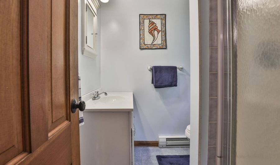 15 Edinburgh Dr, Bedford, NH 03110 - 3 Beds, 2 Bath