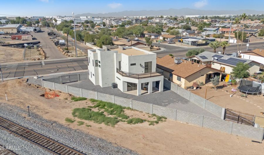 431 S Central Ave, Avondale, AZ 85323 - 5 Beds, 3 Bath