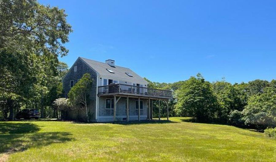 12 Lobsterville Rd, Aquinnah, MA 02535 - 3 Beds, 3 Bath