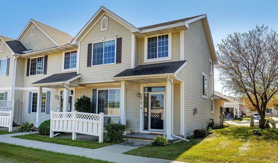 2819 Ashland Ct, Altoona, IA 50009 - 2 Beds, 3 Bath