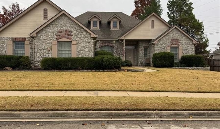 2740 Montrose Dr, Bartlesville, OK 74006 - 4 Beds, 4 Bath