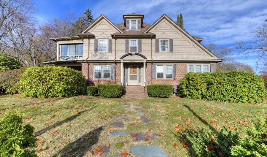 24 Hadwen Rd, Worcester, MA 01602 - 4 Beds, 3 Bath