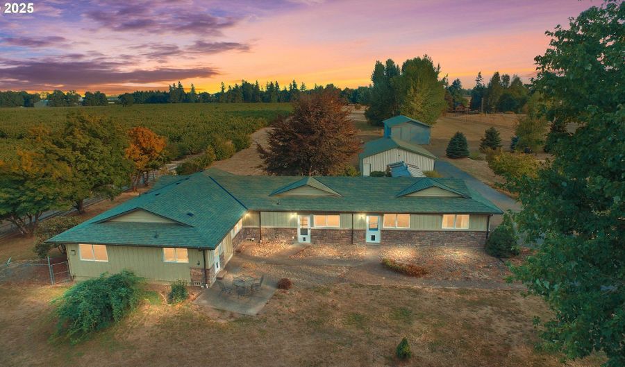 10418 CHAMPOEG Rd, Aurora, OR 97002 - 5 Beds, 3 Bath