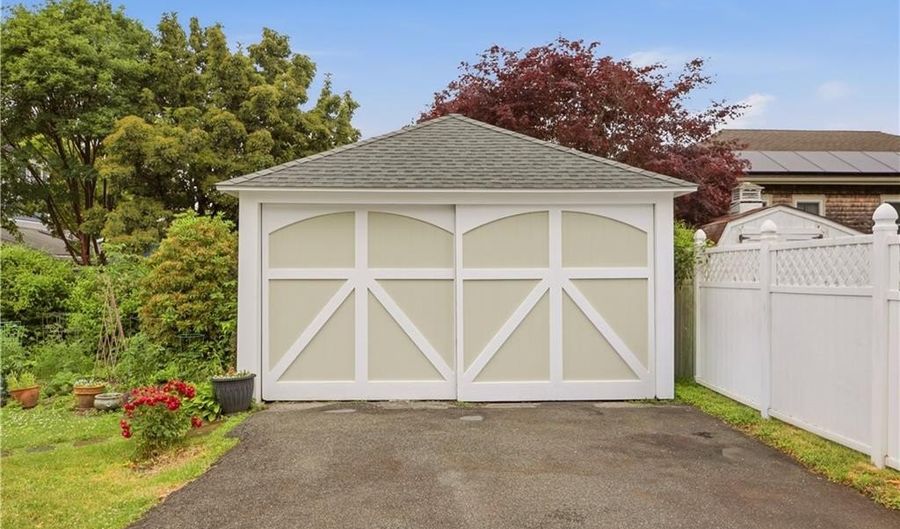 30 Boulevard, Middletown, RI 02842 - 2 Beds, 2 Bath