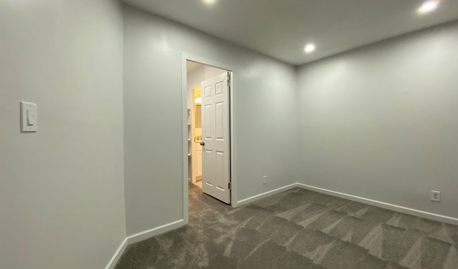 5340 HOLMES RUN Pkwy 1003, Alexandria, VA 22304 - 1 Beds, 1 Bath