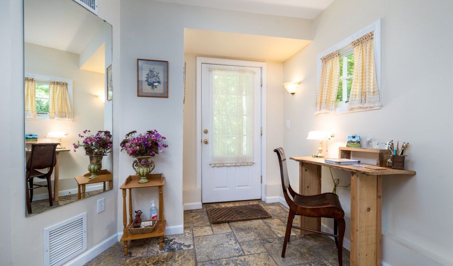 53 Huckleberry Hill Rd, Brookfield, CT 06804 - 1 Beds, 1 Bath