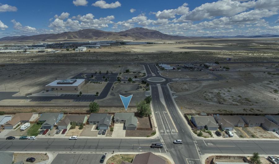 270 Emigrant Way, Fernley, NV 89408 - 3 Beds, 2 Bath