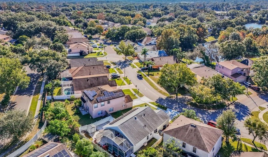 225 LANCER OAK Dr, Apopka, FL 32712 - 4 Beds, 2 Bath